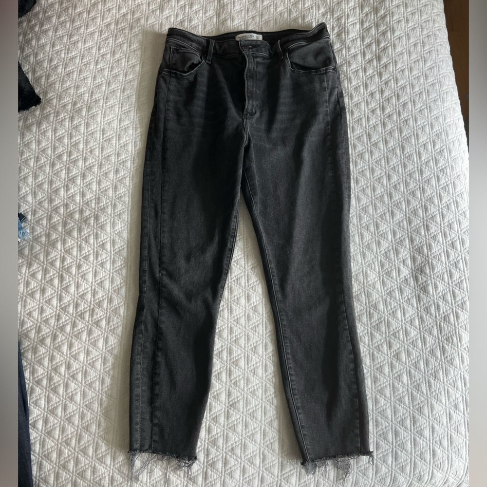 Abercrombie and Fitch The Super High Skinny Ankle. Size 31